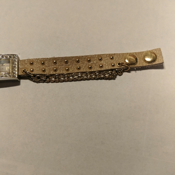 Gold double wrap fashion watch - Picture 3 of 8